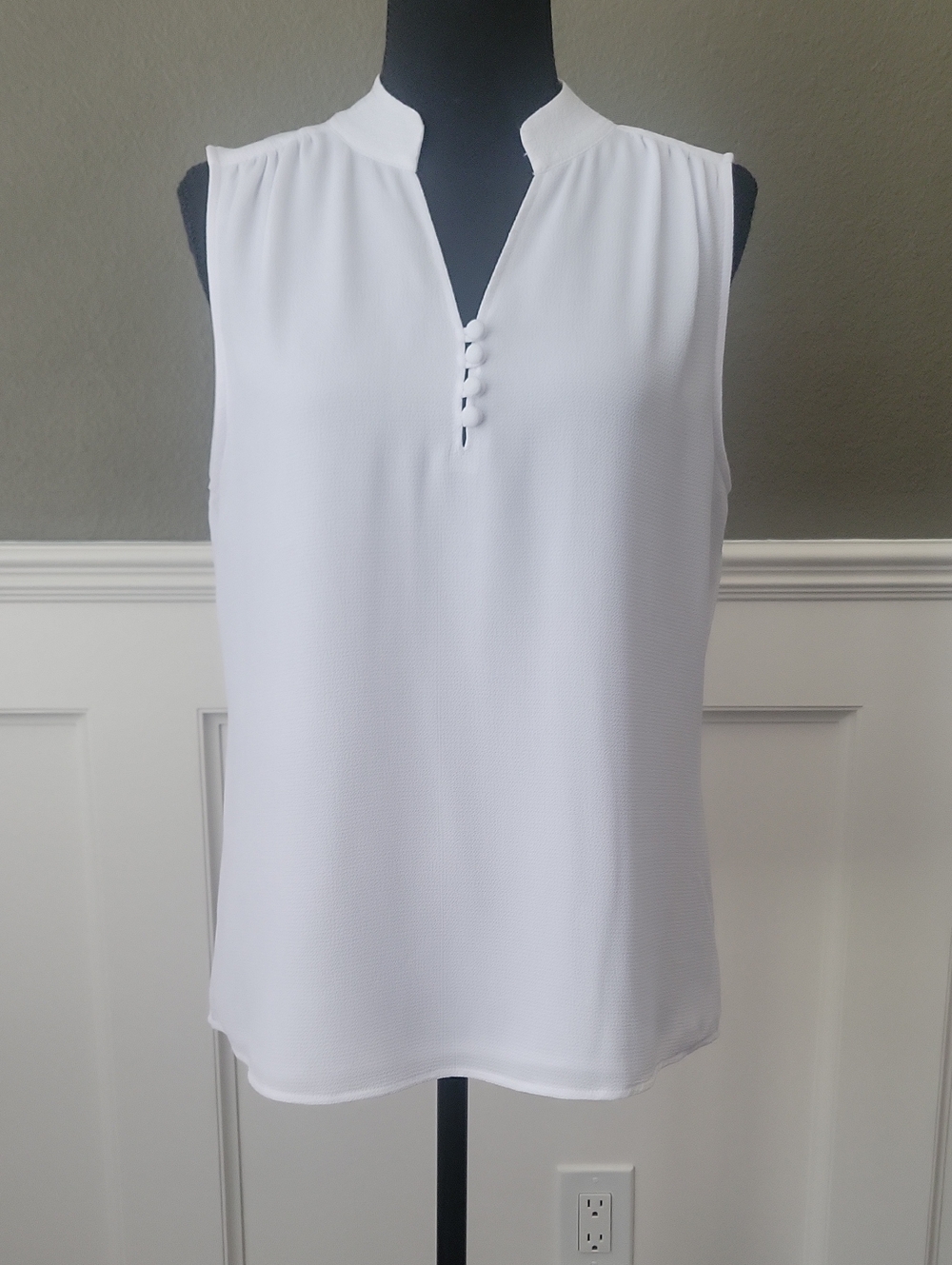 Calvin Klein White Sleeveless Split-Neck Camisole